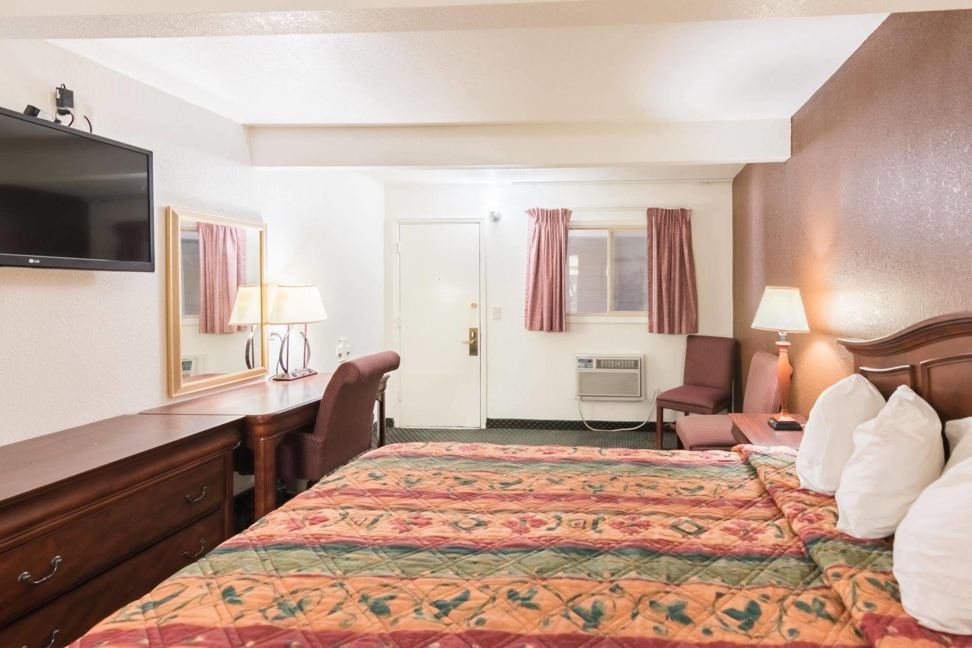 1St Interstate Inn モントローズ エクステリア 写真