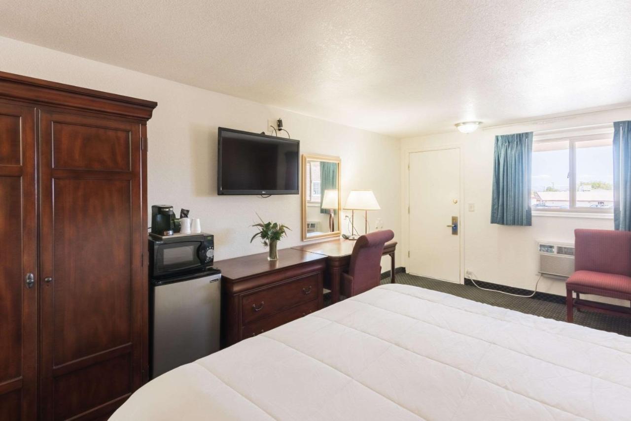 1St Interstate Inn モントローズ エクステリア 写真